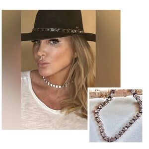 Beautiful choker with Swarovski crystals that go all the around!